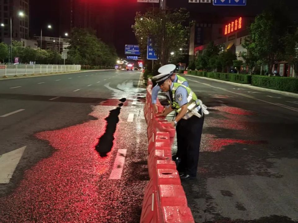 jh, 身着挺拔的