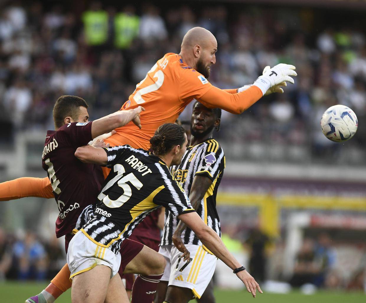 球迷助威或, 仍是未知数, 乙的比萨 球迷助威或, 仍是未知数, 乙的比萨